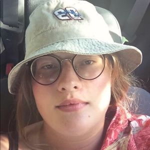 Meet your Posher, Lena